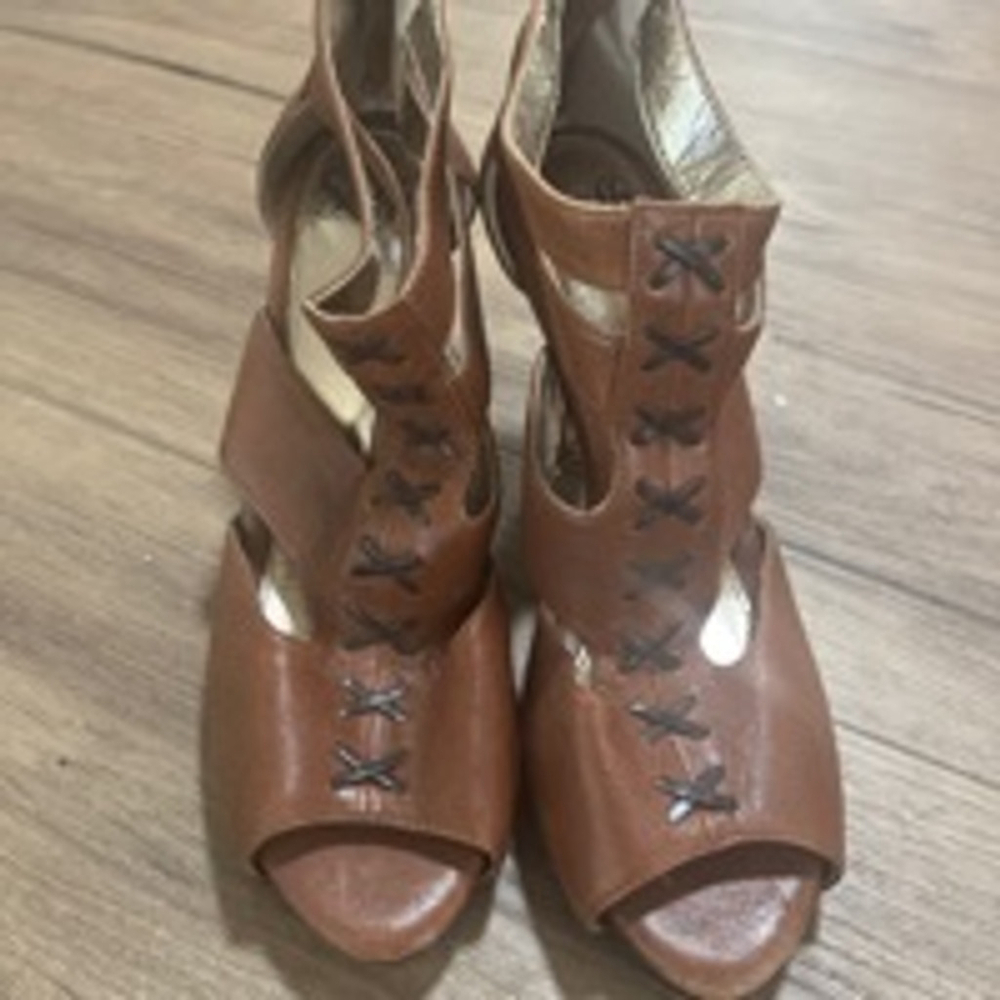 Sofft high heels size 9.5 brown leather